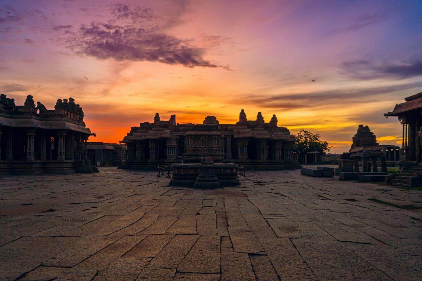 Hyderabad to Hampi Tour Packages