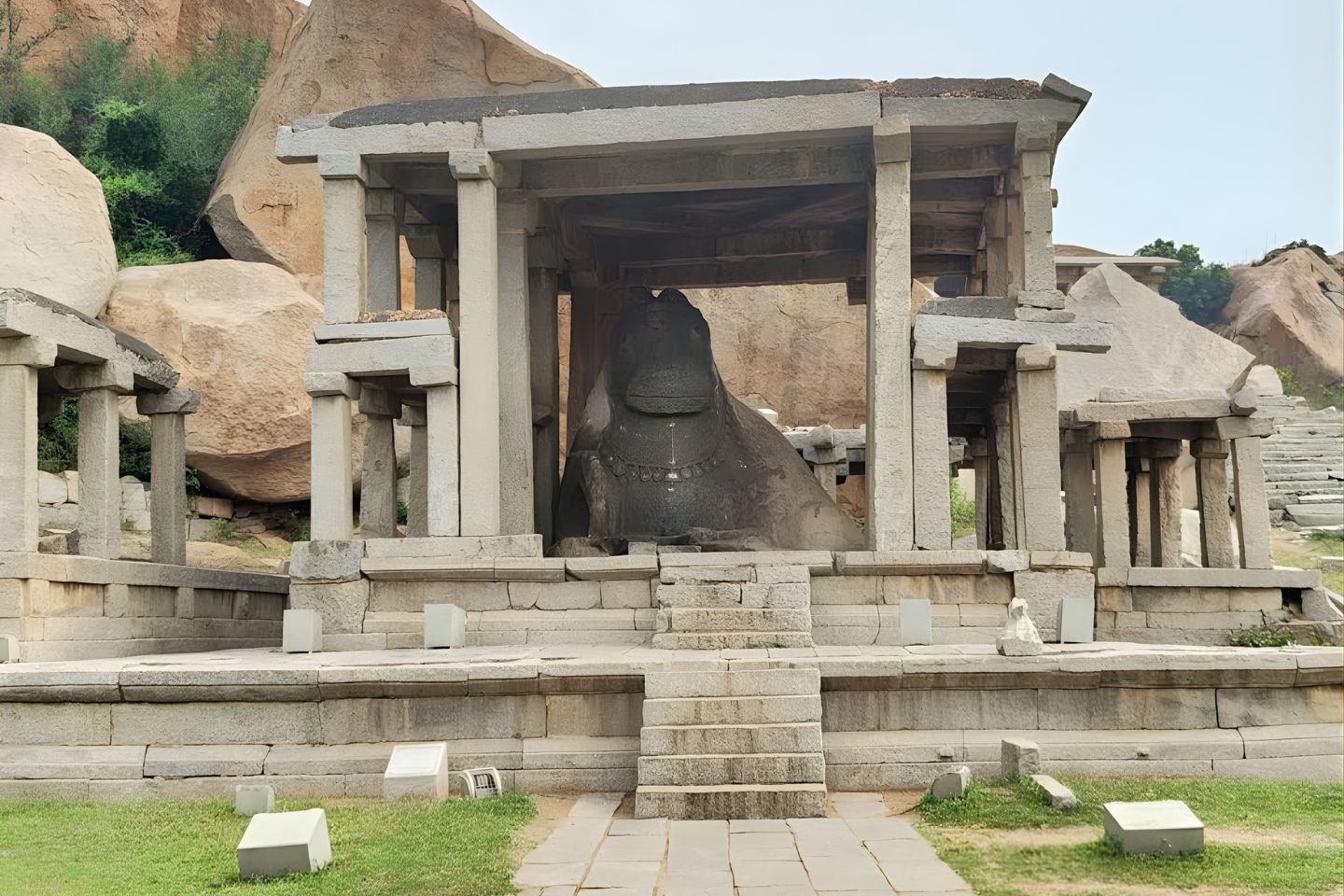 Monolithic Bull, Hampi