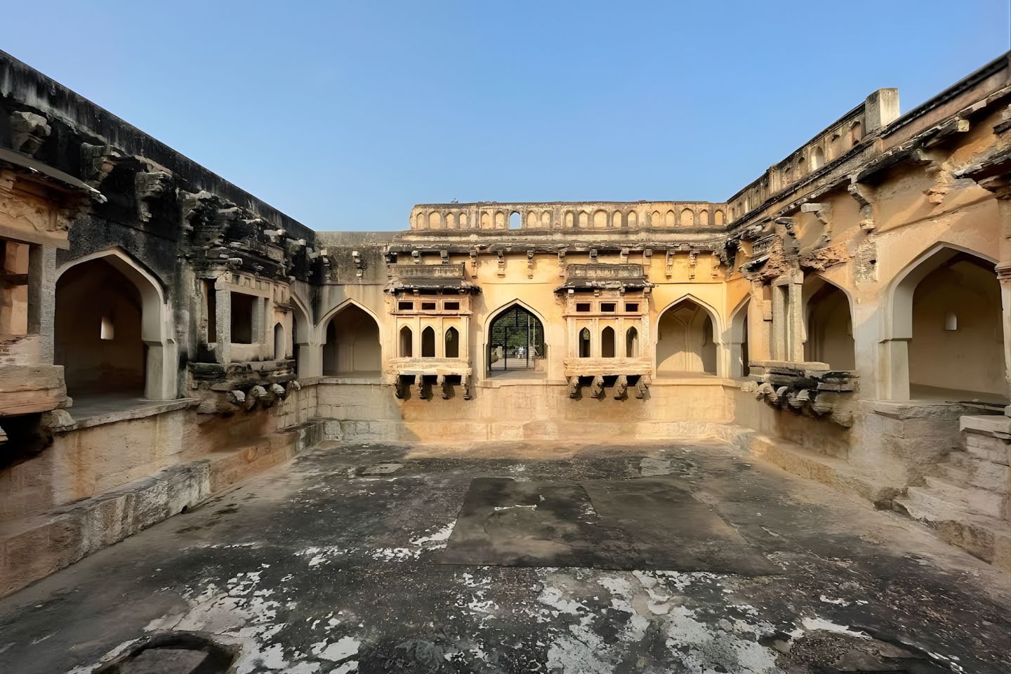 Queen's Bath, Hampi